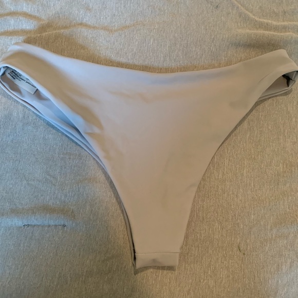 3/$18.🌼 Bundle of 3 size small cheeky bikini bottoms - Picture 8 of 10